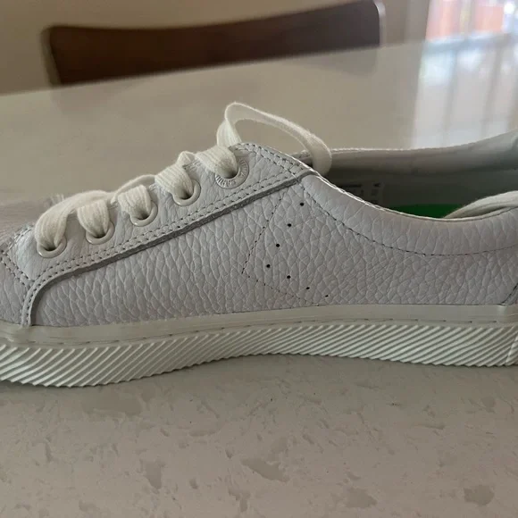 White Women's Sneakers Cariuma - Picture 12 of 14